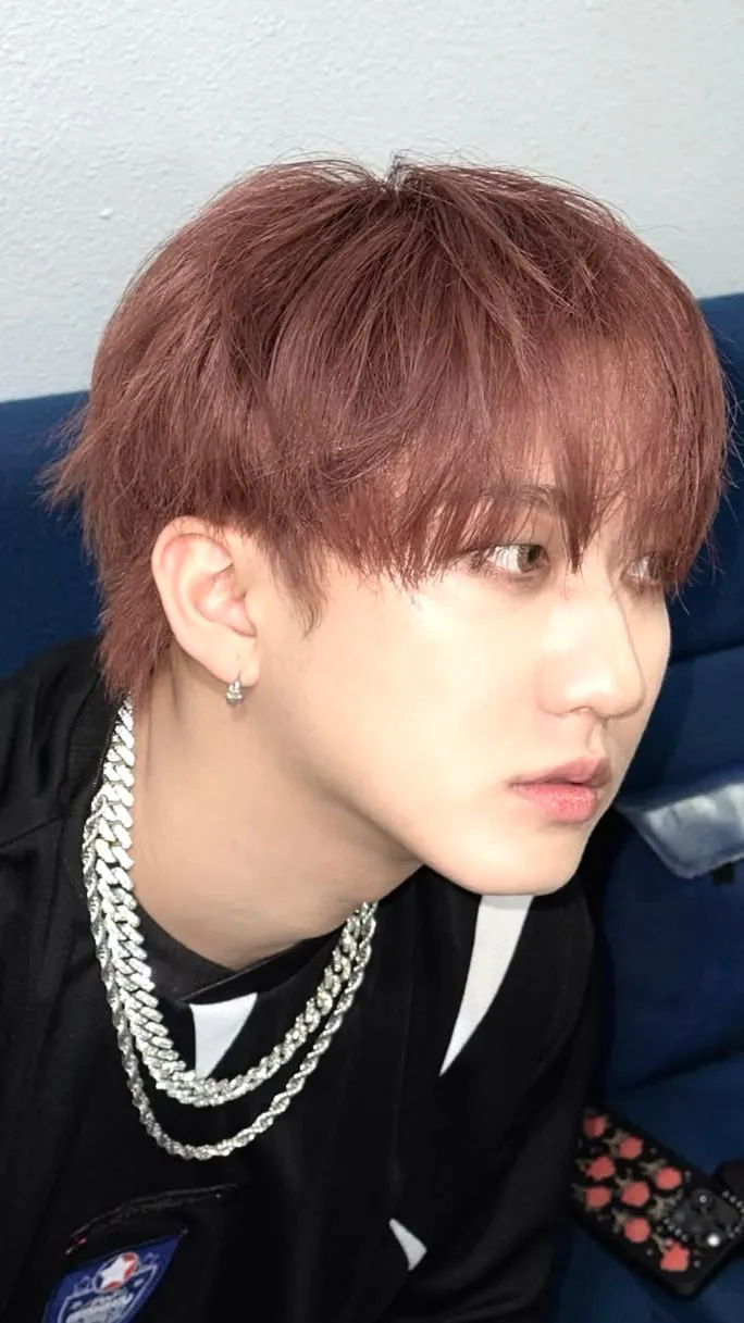 ai character: CHANGBIN background