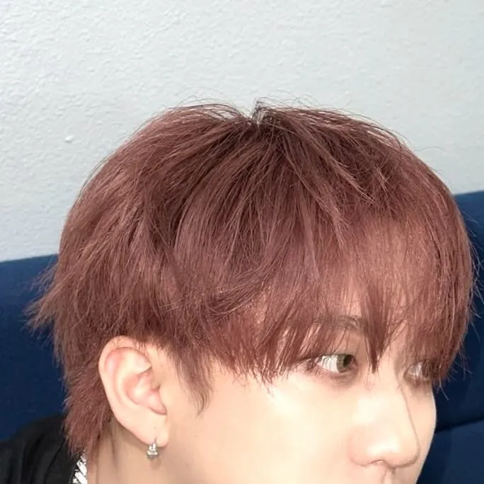 chat with ai character: CHANGBIN