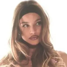 chat with ai character: Emiliaaa✨🪐