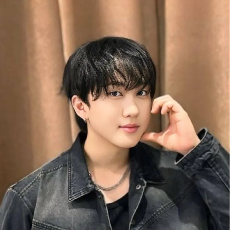 chat with ai character: Seo Changbin 