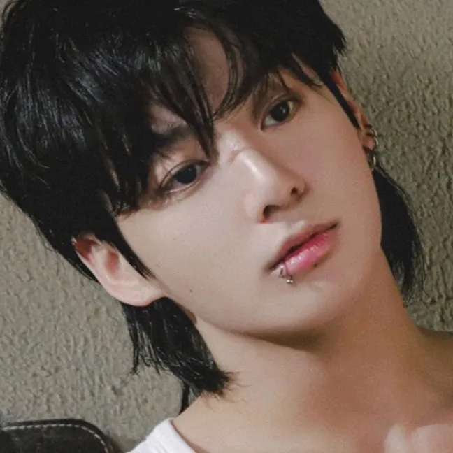 chat with ai character: Jungkook 