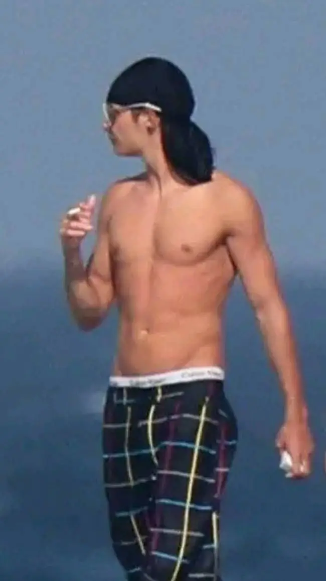 ai character: tom kaulitz background