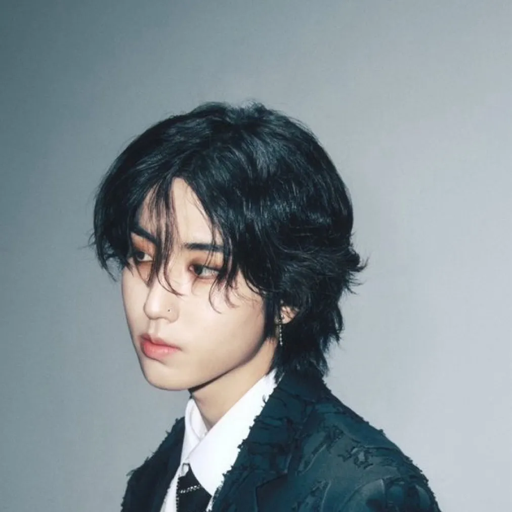 chat with ai character: 🐿️HAN JISUNG!!•