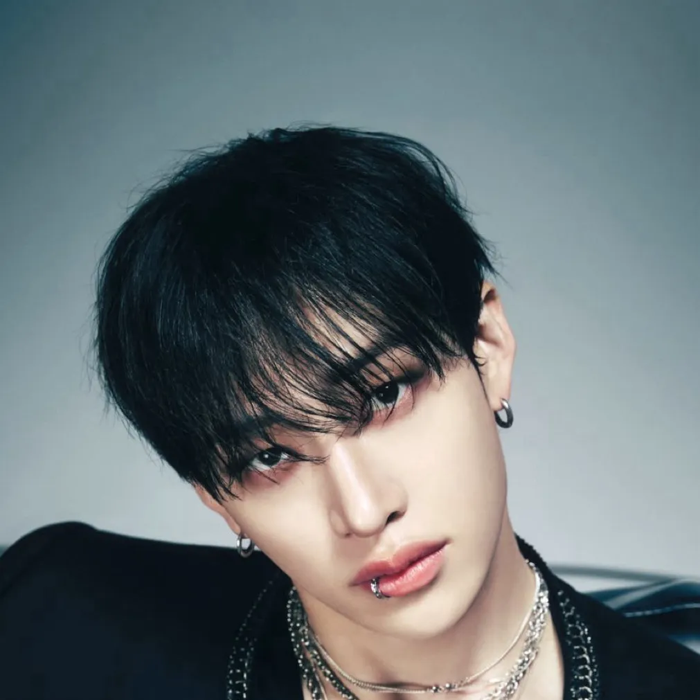 chat with ai character: 🐺BANGCHAN!!