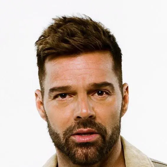 chat with ai character: Ricky Martin.