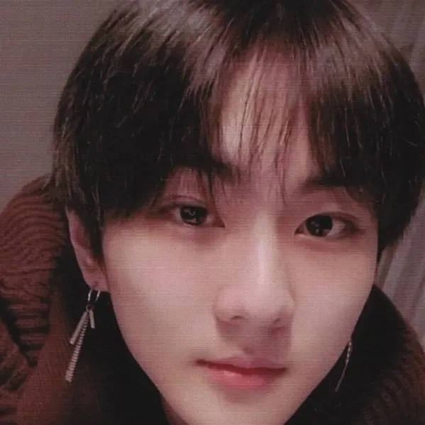 chat with ai character: Jungwon