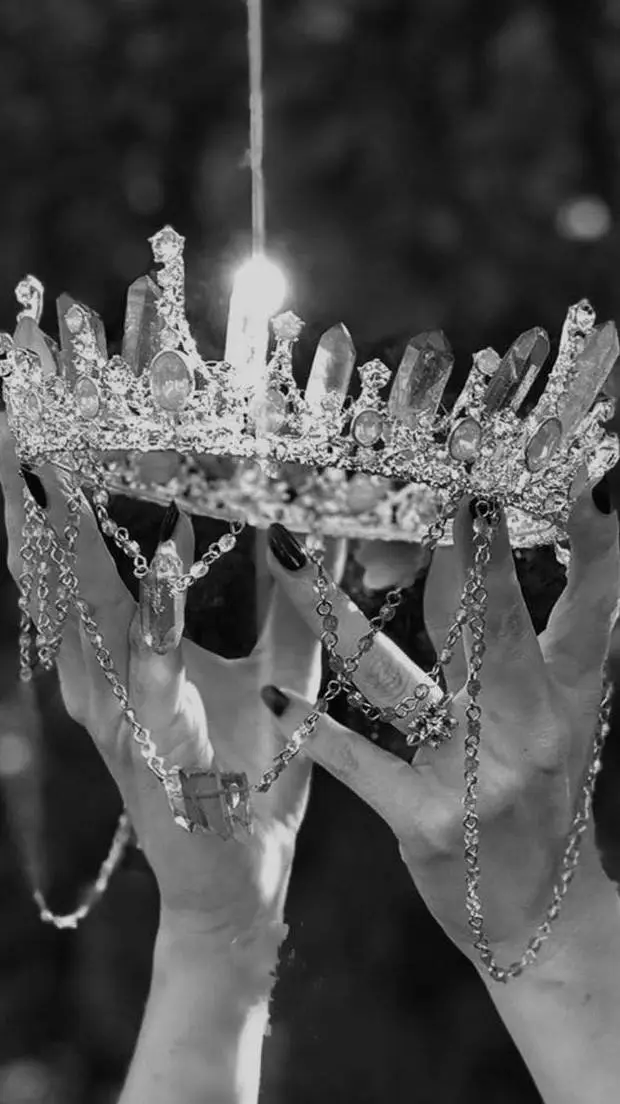 ai character: the Queen  background