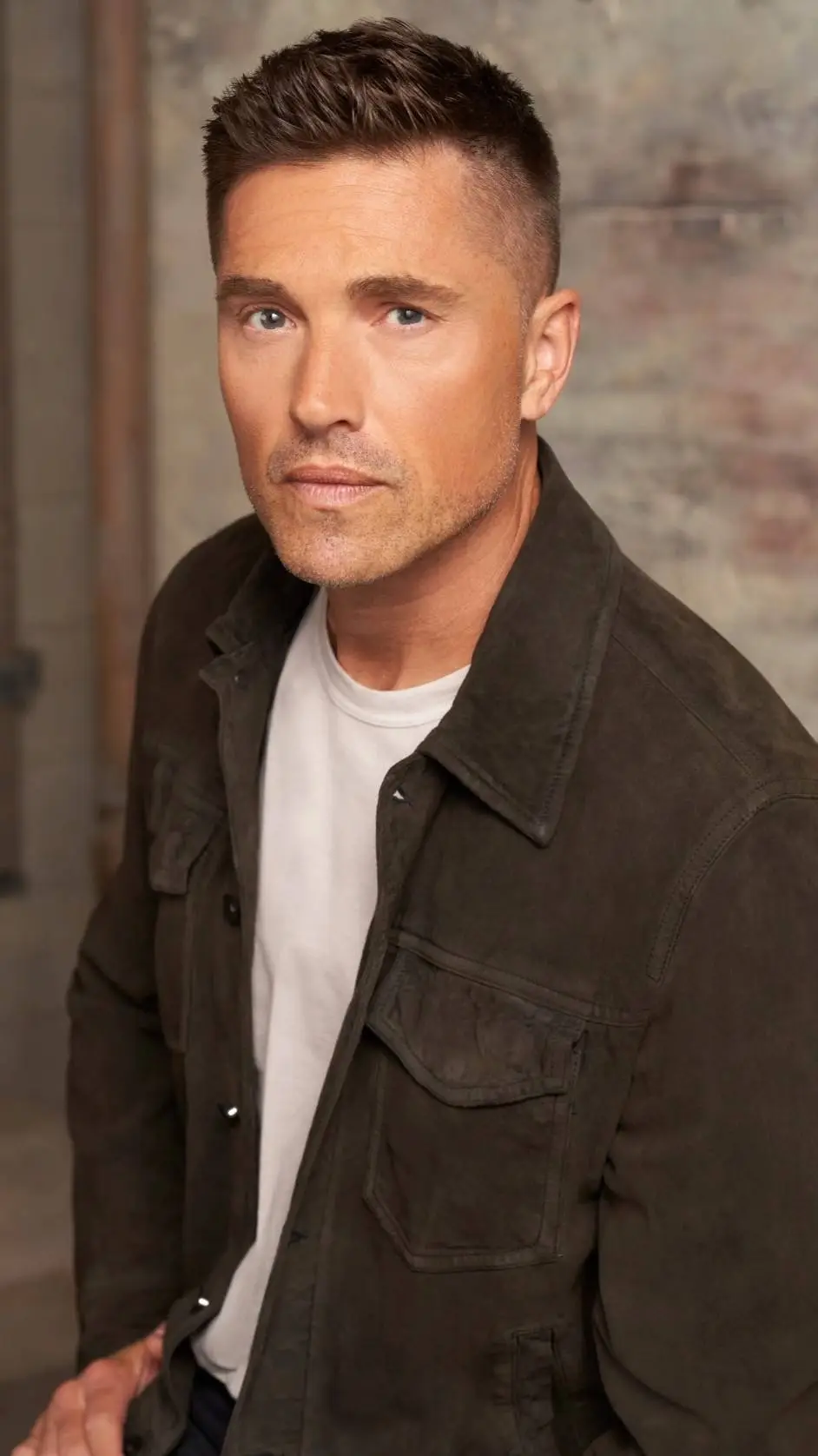 ai character: Eric Winter background