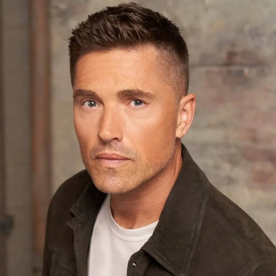 chat with ai character: Eric Winter
