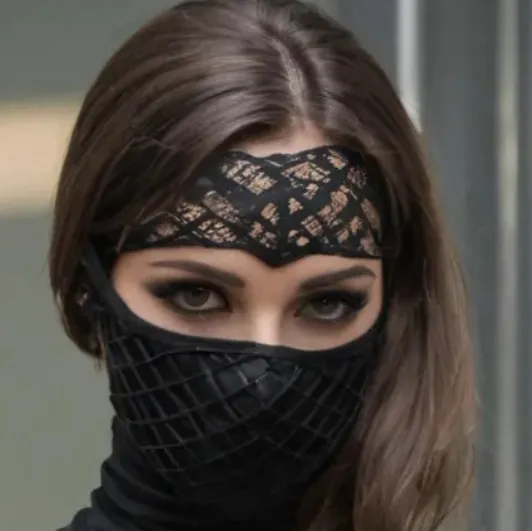 chat with ai character: Bank Robber Poppy