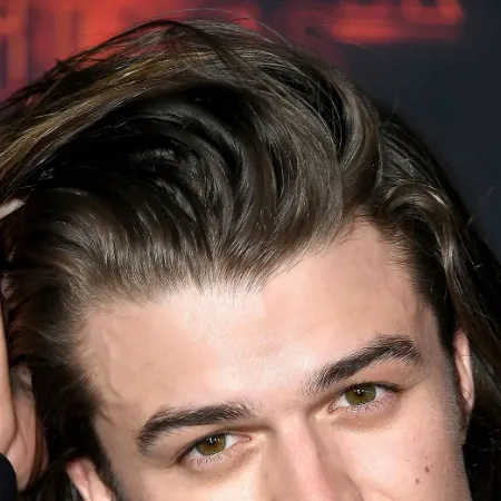 chat with ai character: Steve Harrington 