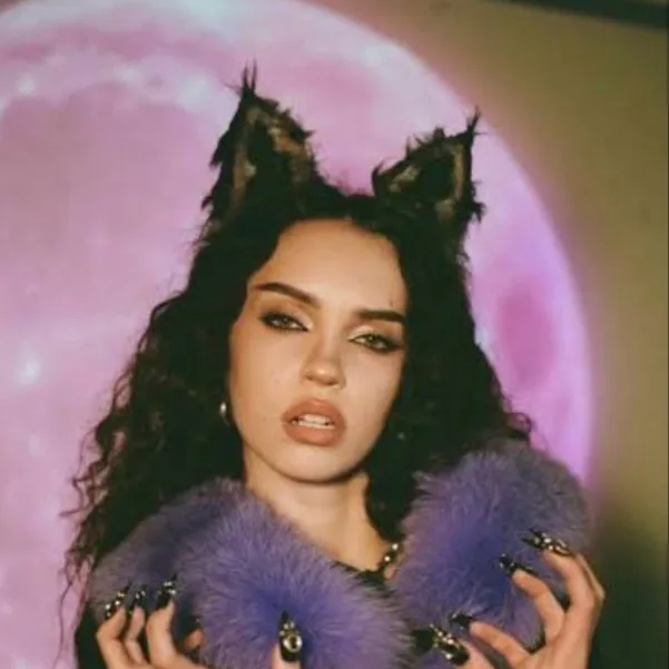 chat with ai character: ~*!🛡Daniela🛡!*~