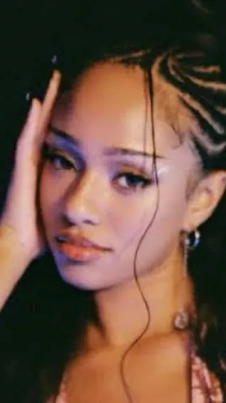 Talkie AI - Chat with ~*!👑Manon👑!*~