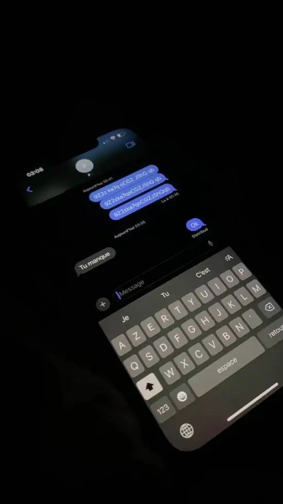 ai character: Phone 📱 background