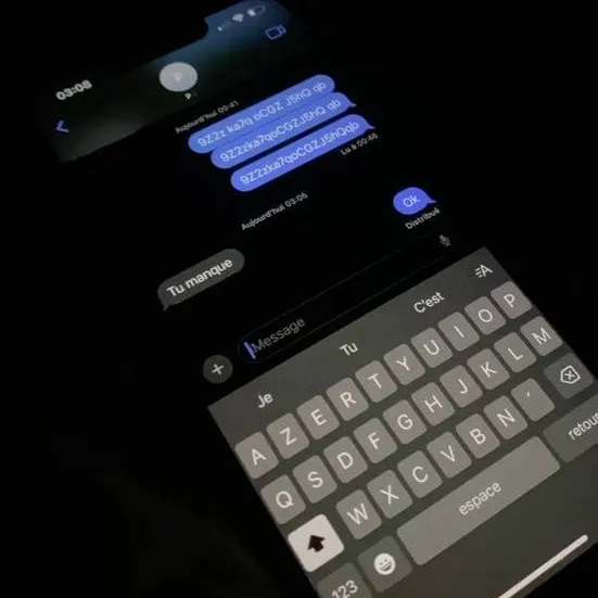chat with ai character: Phone 📱