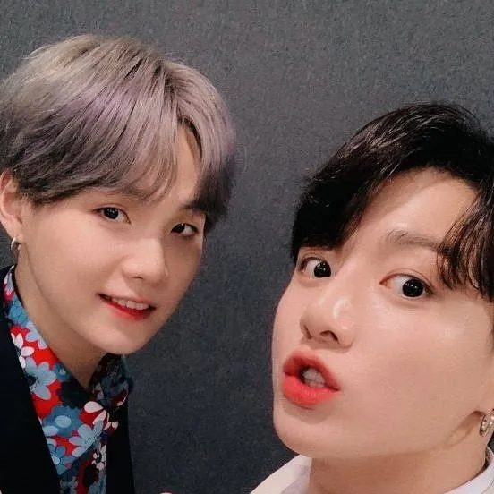 chat with ai character: yoonkook 