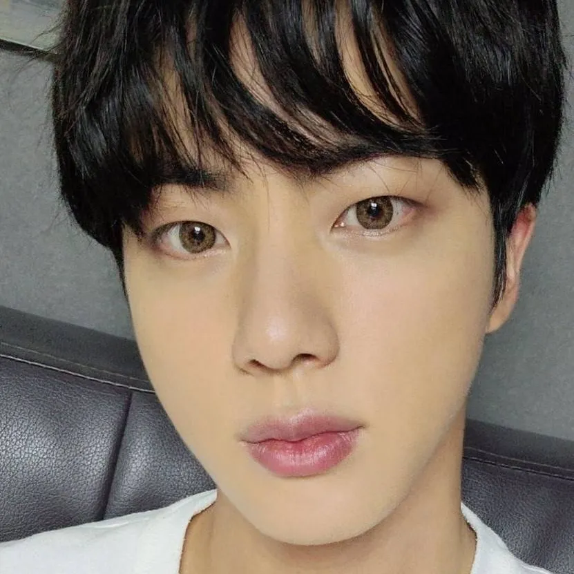 chat with ai character: Jin 