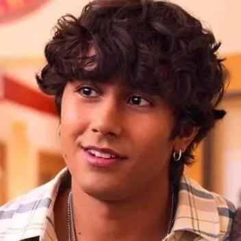 chat with ai character: Eathen 