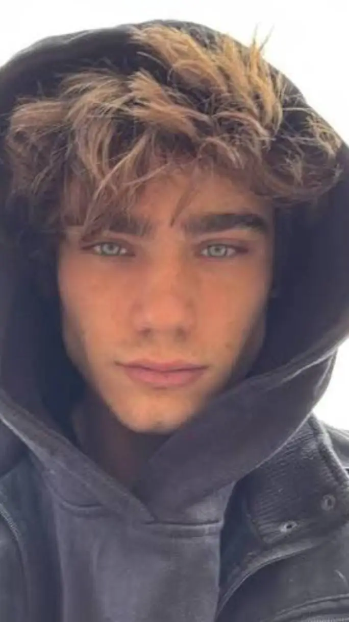 ai character: Alessandro bedetti background