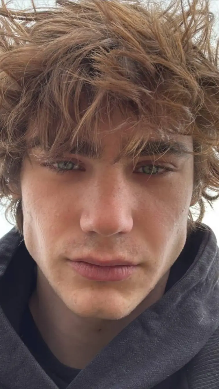 ai character: Alessandro Bedetti background