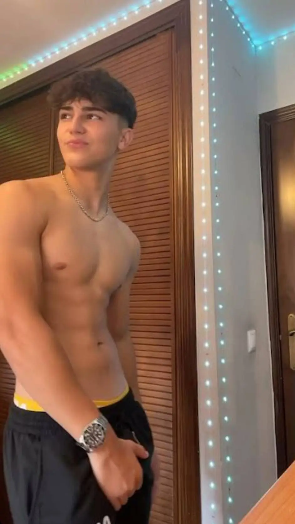 ai character: Noah background