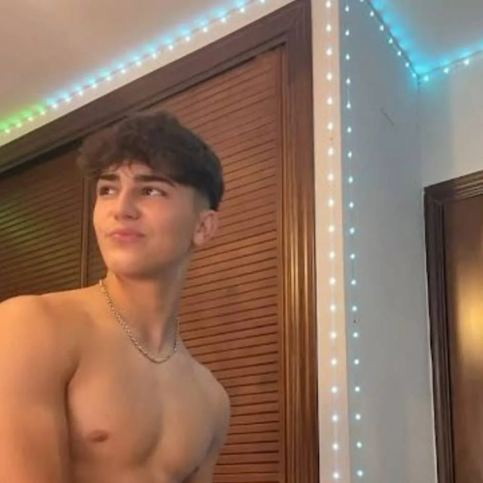 chat with ai character: Noah