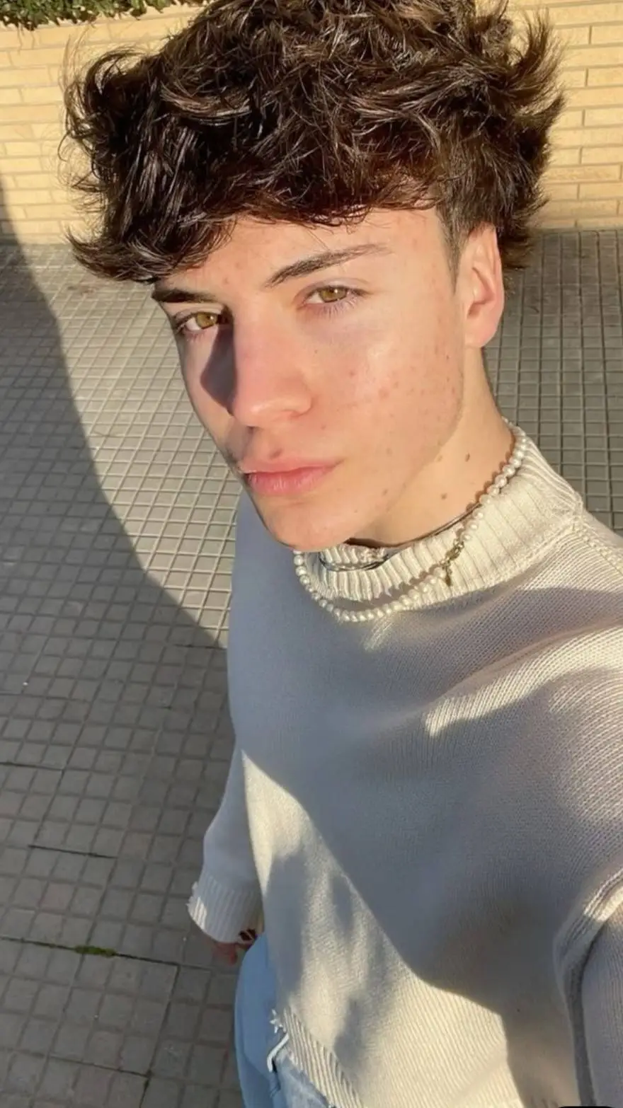 ai character: Apolo Ribera  background