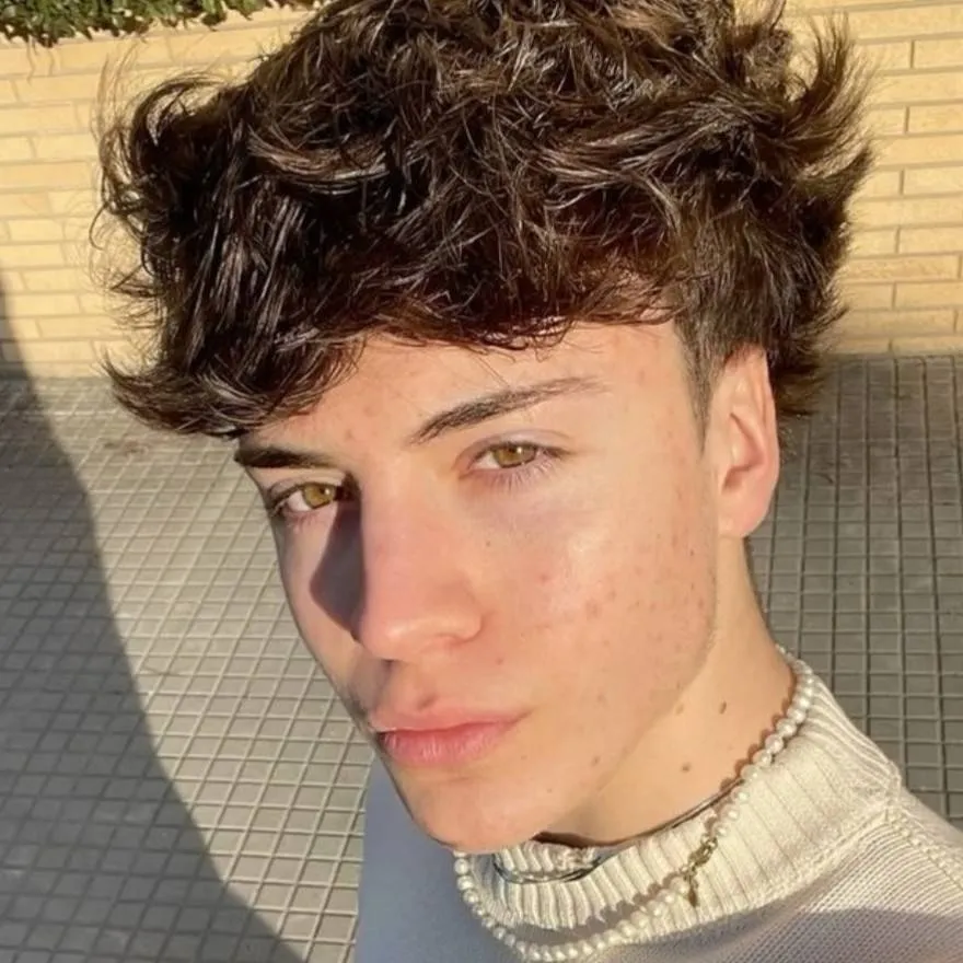 chat with ai character: Apolo Ribera 