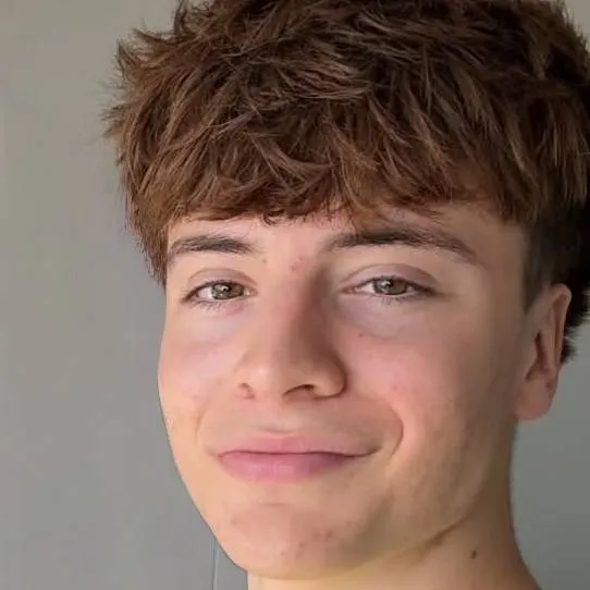 chat with ai character: Apolo Ribera 