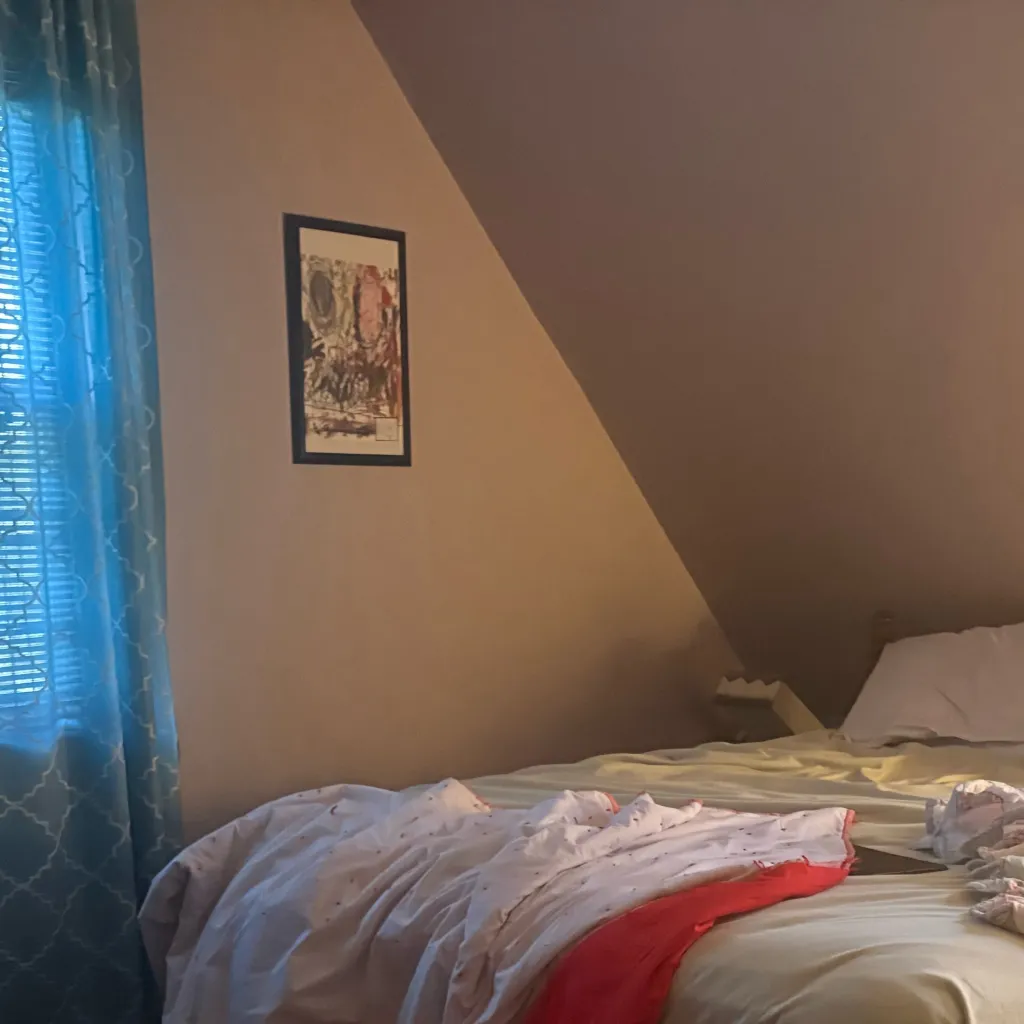 chat with ai character:  Voca sleepover 