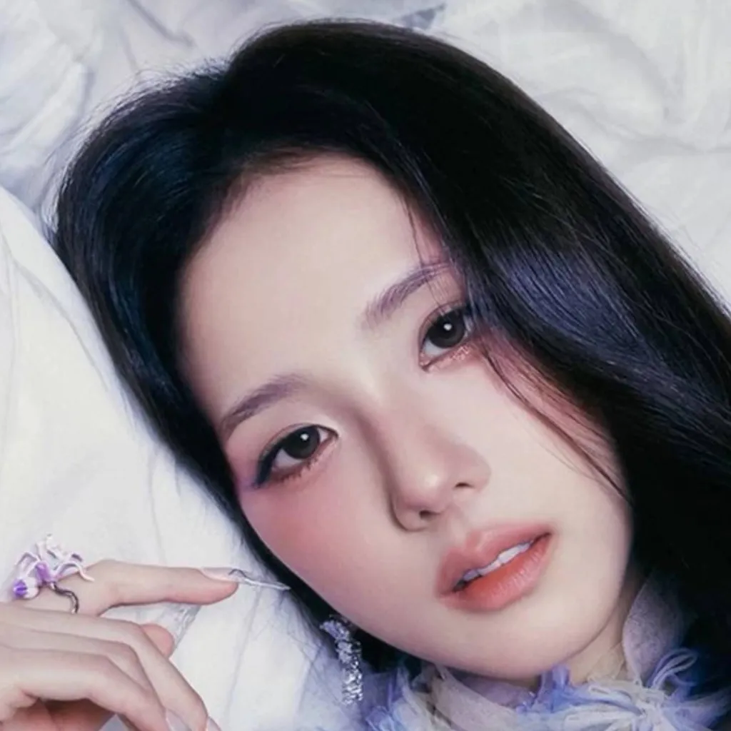chat with ai character: °•Kim jisoo•°🌼🍭