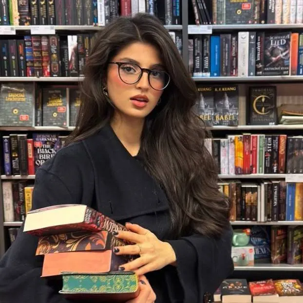 chat with ai character: Hannah 