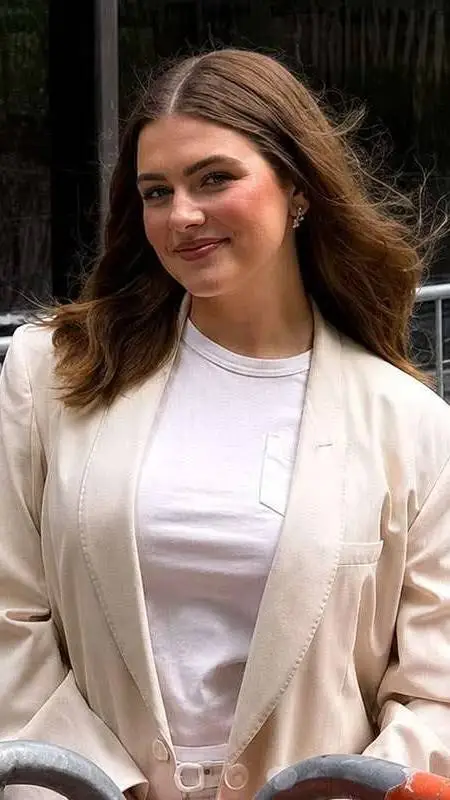 Talkie AI - Chat with Hannah Wells 