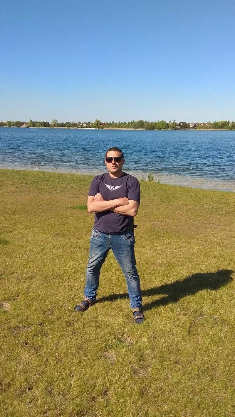 ai character: батя background