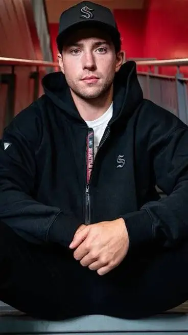 ai character: Vince Dunn background