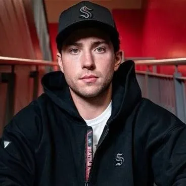 chat with ai character: Vince Dunn