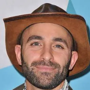 chat with ai character: Coyote Peterson 