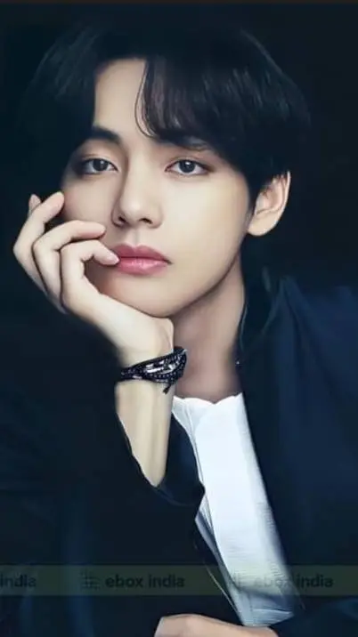 ai character: Kim Taehyung {v}🌸💮 background