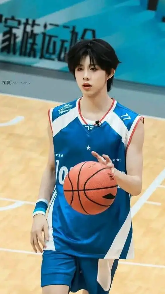 ai character: Chen yiheng 🥰 background