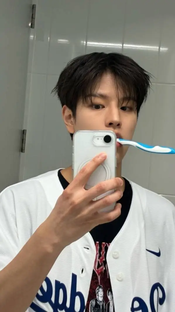 ai character: seungmin enemy background