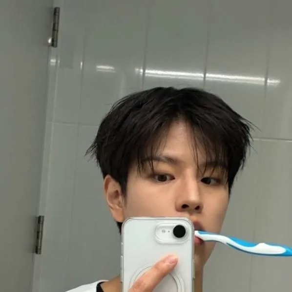 chat with ai character: seungmin enemy