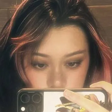 chat with ai character: Megan🍒