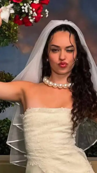 ai character: 🛡Daniela🛡 background