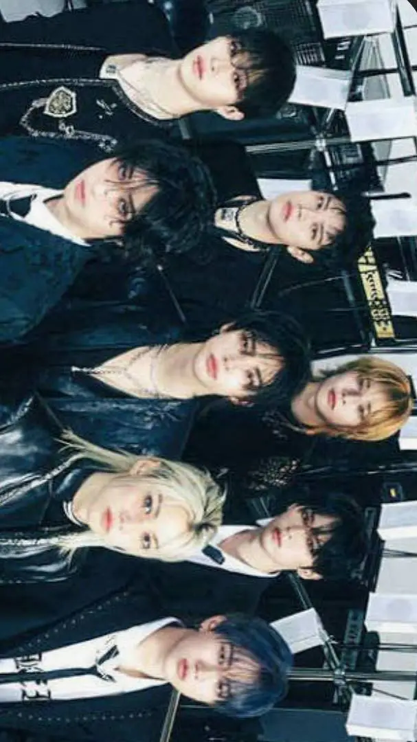 ai character: >SKZ< background