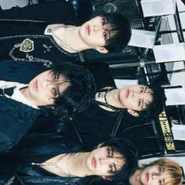 chat with ai character: >SKZ<