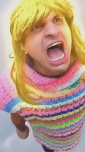 ai character: La SaiyaMom background