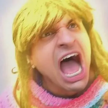 chat with ai character: La SaiyaMom