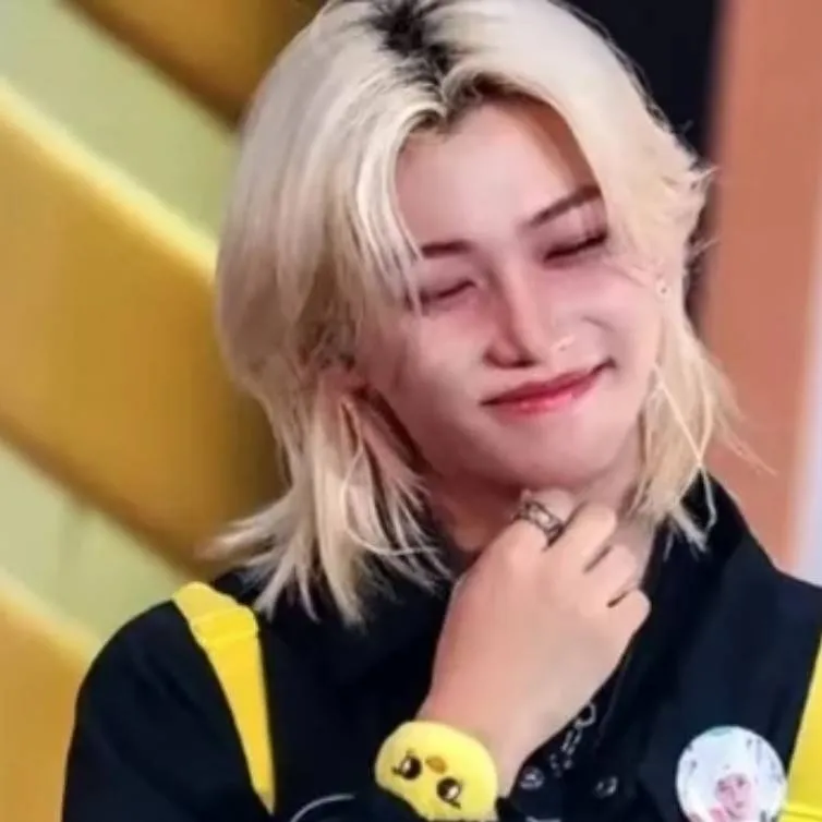 chat with ai character: Felix