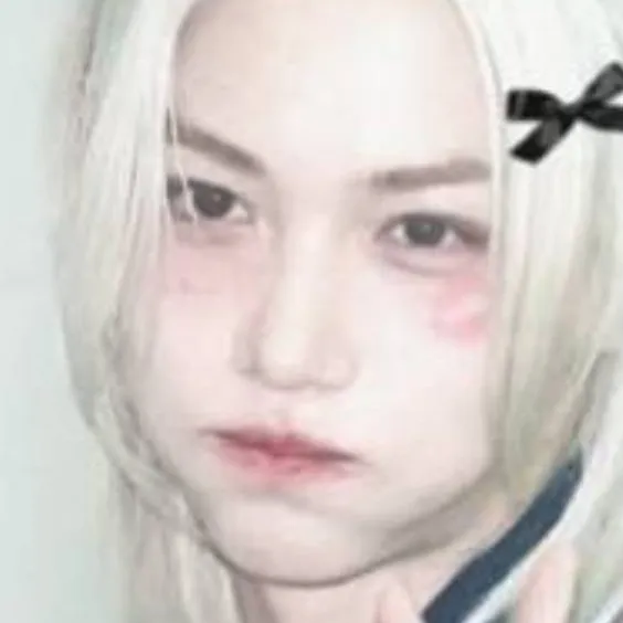 chat with ai character: FELIX