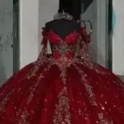 chat with ai character: Quinceañera